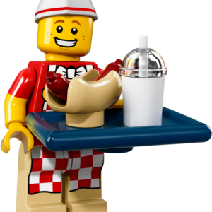 LEGO® Figur Restaurant Mitarbeiter mit blauem Tablett in der Hand. Auf dem Tablett sind ein Hot Dog und ein Drink drapiert.